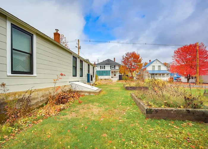 Comfortable Lincoln Home: Walk To Main Street!