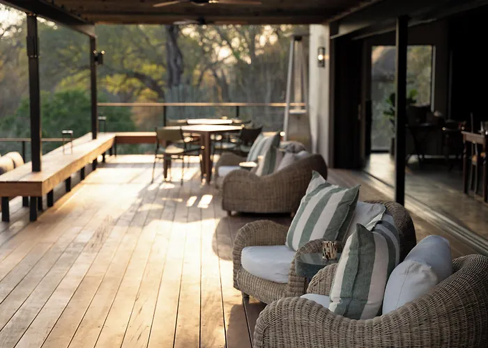 Thornybush Simbambili Lodge