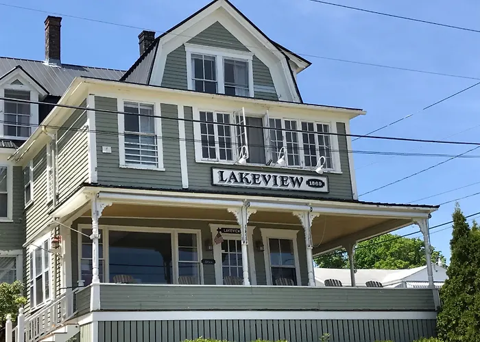 The Lakeview Inn & Cottages