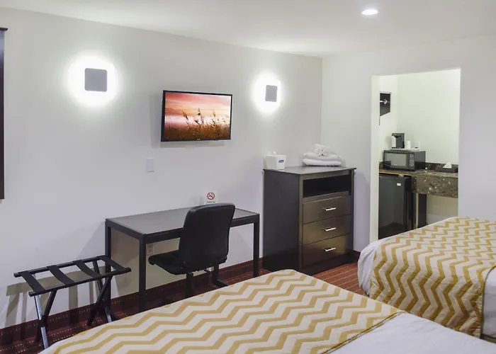 Travelodge By Wyndham Manhasset