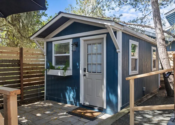 House Of Joy-Sleeps 12