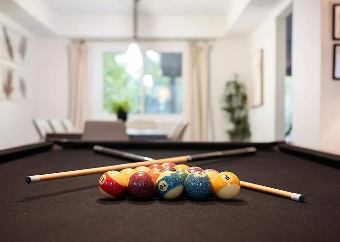 Cozy & Elegant Gem Fenced Yard Bbq & Games