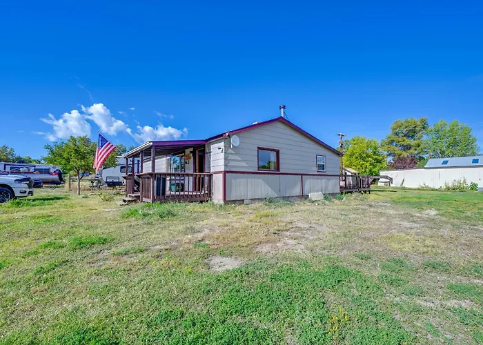 Hunt, Fish & Hike: Home W/ Deck In Encampment