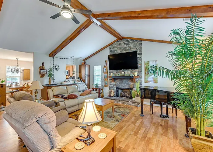 Wine & Bbq Trail Fun: Home W/ Hot Tub In Lexington