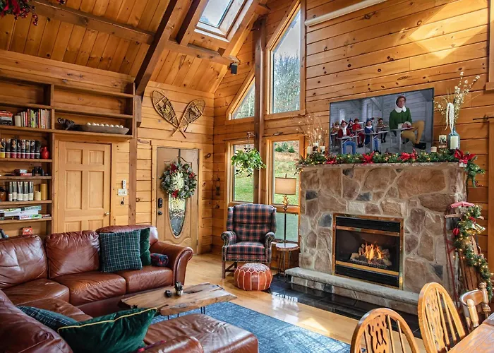 Rustic Ridge Log Cabin: Hot Tub, Games, Views!