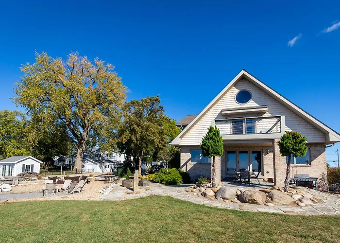 Waterfront Luxury Family Retreat