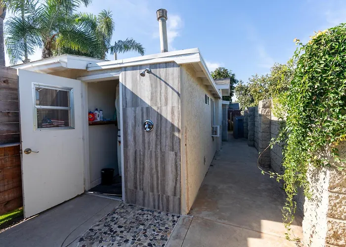 Oceanside Rocks Family Vacation Home