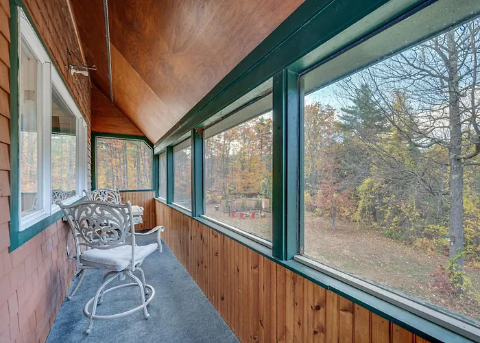 White Mountains Home W/ Hot Tub - Walk To Town!
