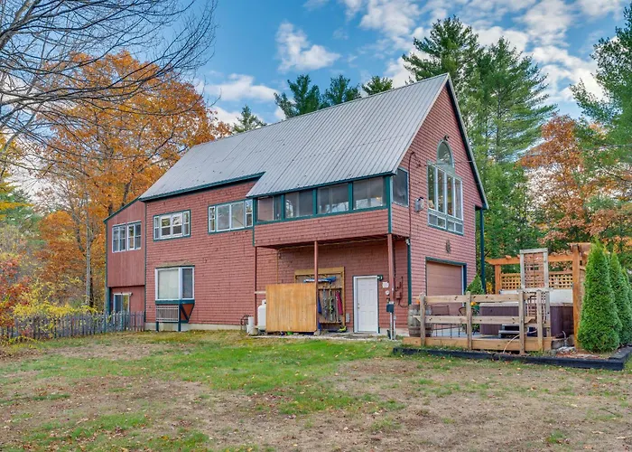 White Mountains Home W/ Hot Tub - Walk To Town!