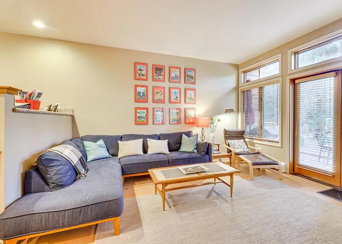 Lake Tahoe Corner Condo W/ Hot Tub, Beaches Nearby