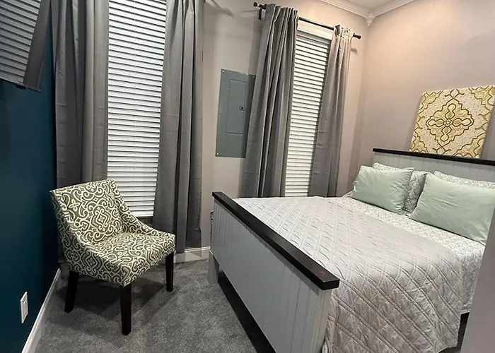 Cozy Condo Near Portsmouth Naval
