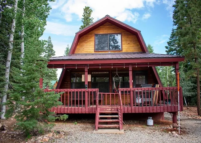 Covered Hot Tub Getaway Sleeps 9