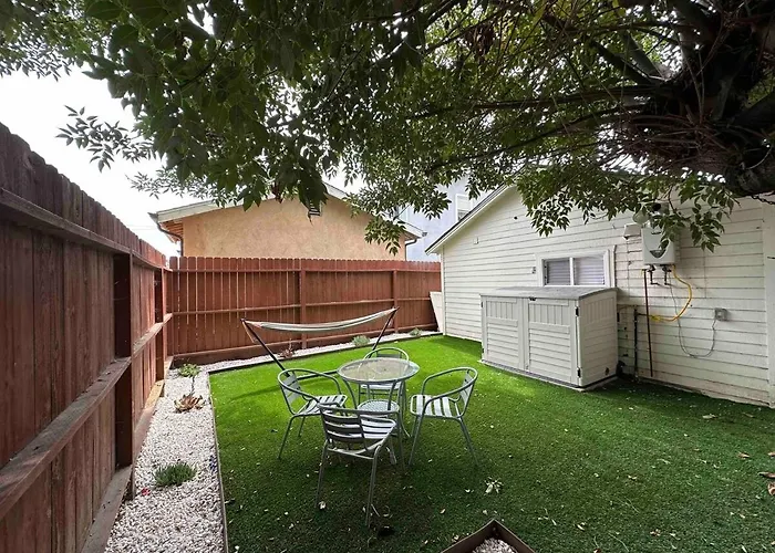 Modern Private Guesthouse With Parking, Yard, And Washer Dryer