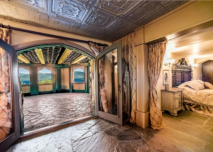 Highlands Castle Overlooking Lake George Plus 2 Other Castles & Suites