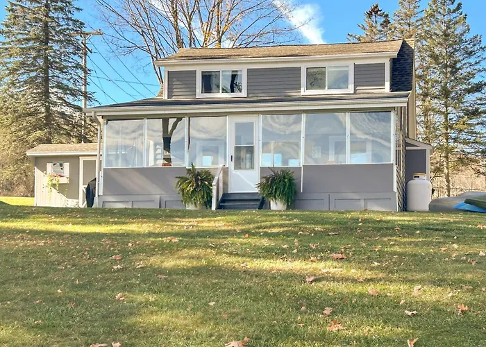 Family Friendly! Lakefront Tully Getaway W/ Porch