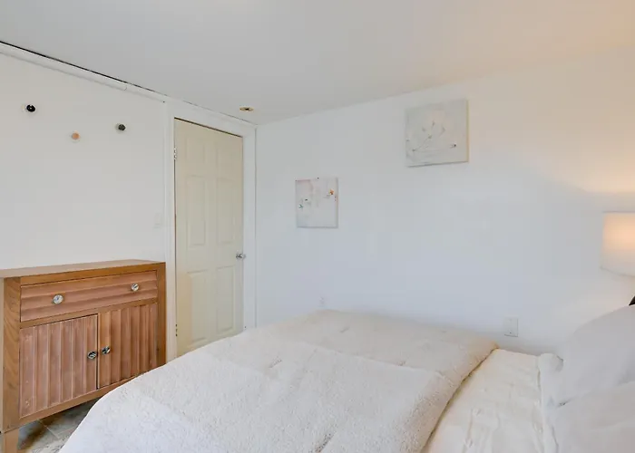 1 Mi To Long Beach! Relaxing Canal-Front Getaway