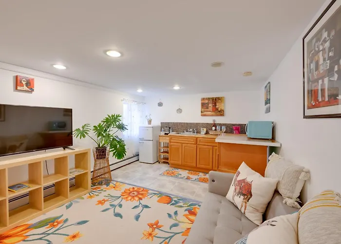 1 Mi To Long Beach! Relaxing Canal-Front Getaway