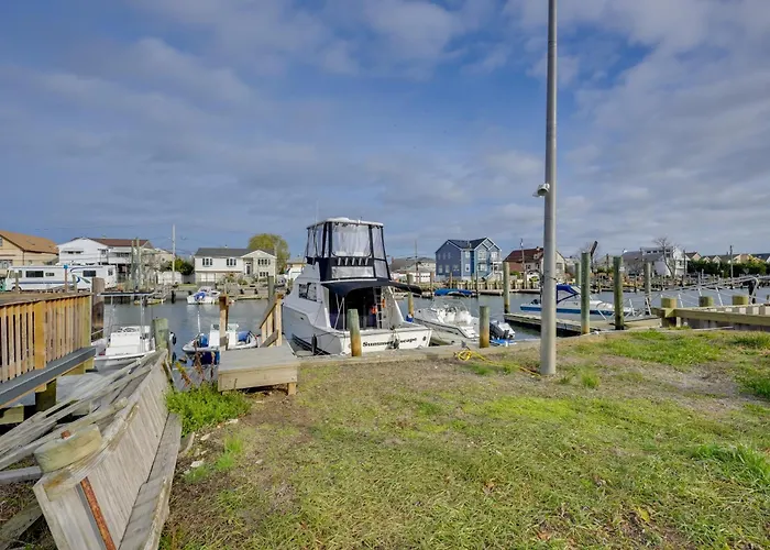 1 Mi To Long Beach! Relaxing Canal-Front Getaway