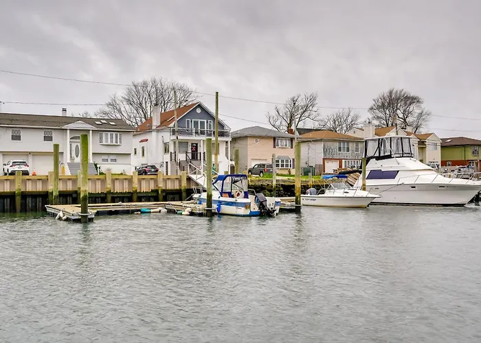 1 Mi To Long Beach! Relaxing Canal-Front Getaway