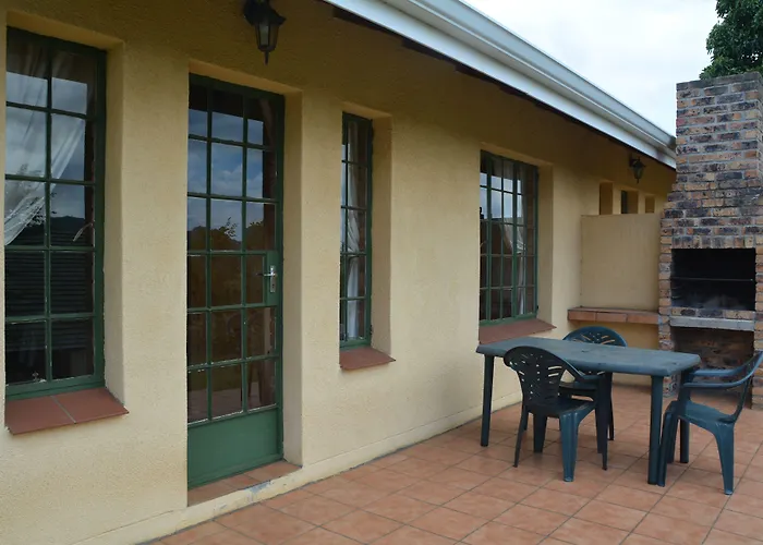 Thaba Tsweni Lodge & Safaris