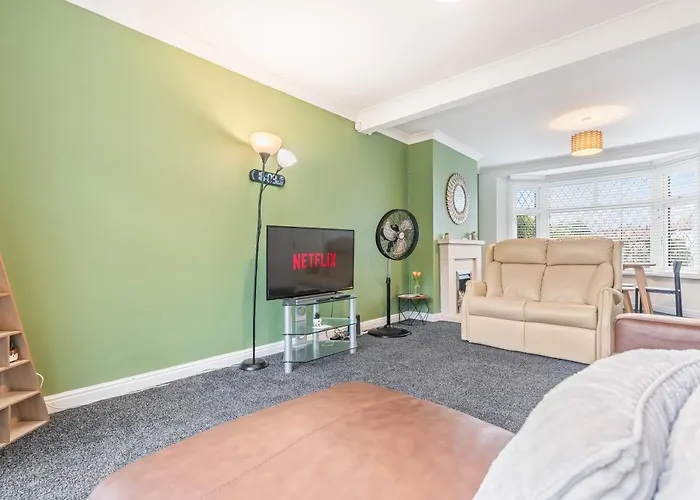Awesome Coventry Home For Business Contractors And Suitable For Families With Free Parking 14Mins From Nec