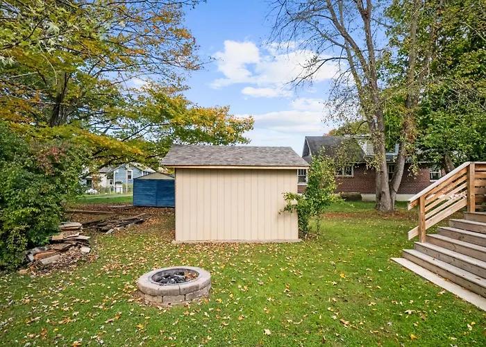 Greenbrier River Retreat W/ Deck - Steps To Trail!