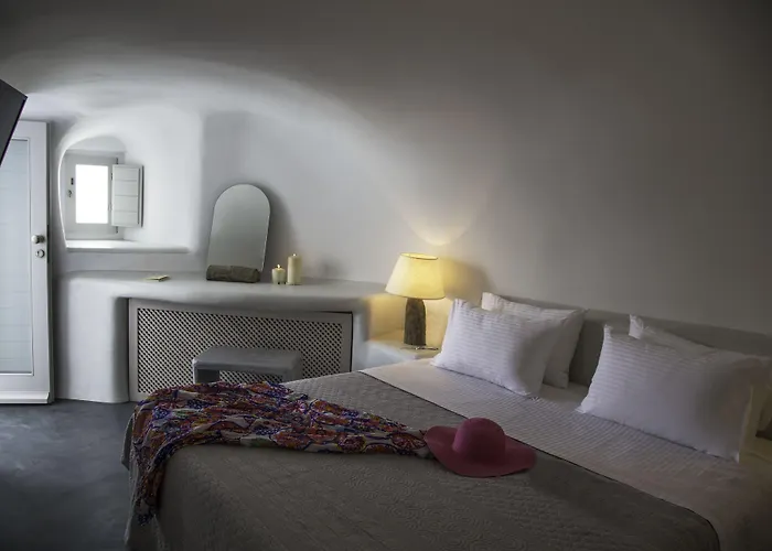 Villa Lava Caves Oia 