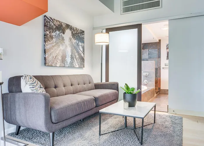 Dtwn Cleveland Loft-Style Condo: Walk To Stadiums!