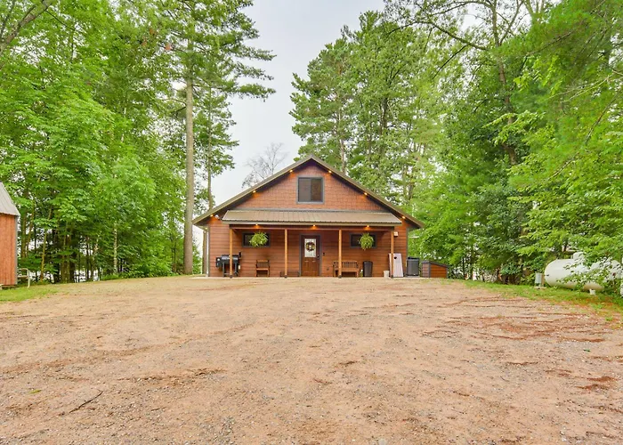 Boat Dock, Bbq & Fireside Fun: Clam Lake Cabin