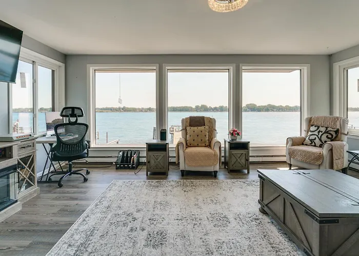 Spacious Riverfront Home W/ Dock In St Clair!