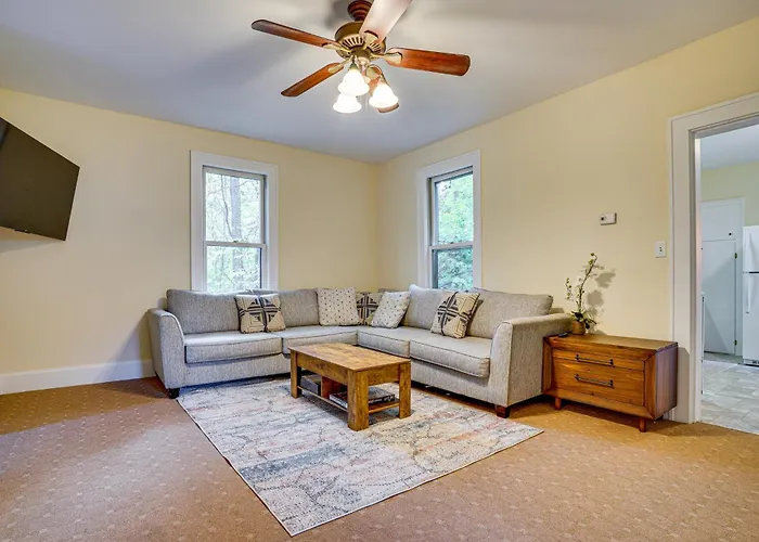 Near Colleges: Pet-Friendly Duplex In Northfield!