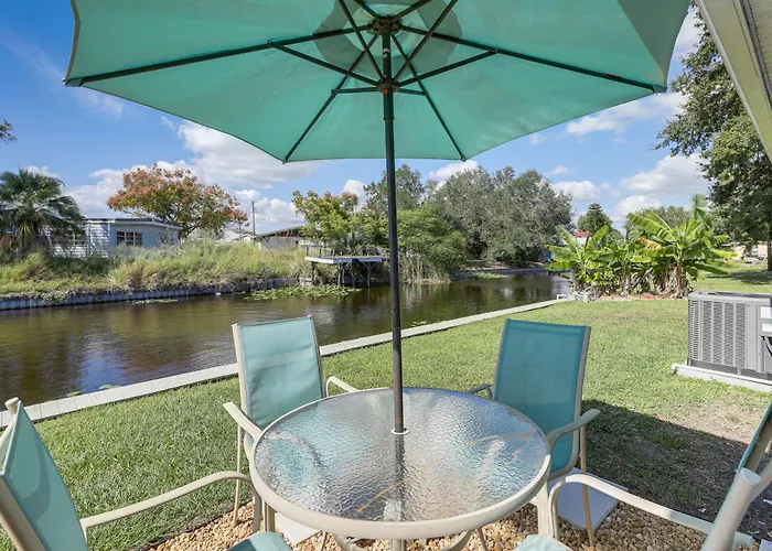 Boat Dock & Yard: Waterfront Okeechobee Retreat
