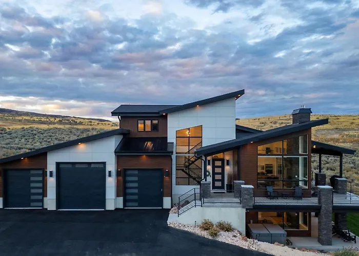 Luxury Lodge With Hot Tub, Theater And Pickleball Court