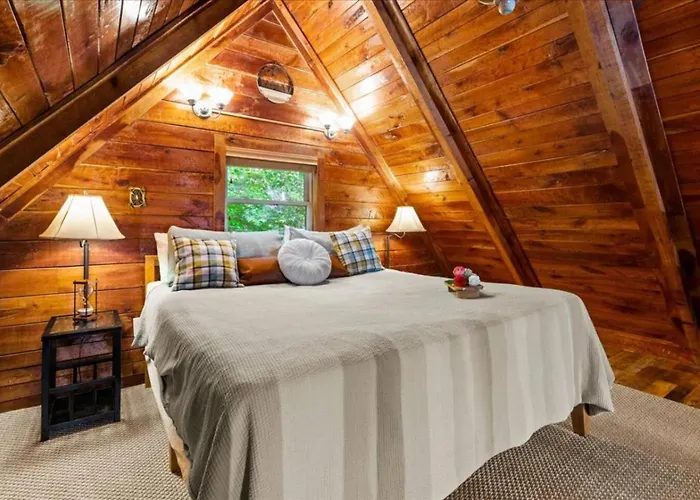 Hot Tub & Wifi - Romantic Hideaway