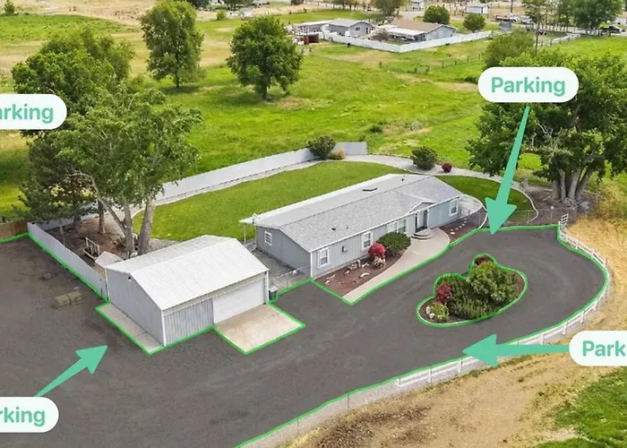Big Parking Lot, Pets Invited, Fenced Farm Home