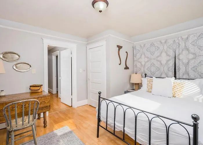 Spacious Downtown Character Home - 4 Bedroom 3 Bath Lawrence University College Ave