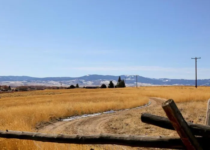 Amazing Retreat Ideal For Families Or Groups In Saratoga, Wyoming
