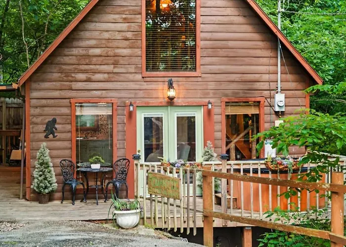 Hot Tub & Wifi - Romantic Hideaway