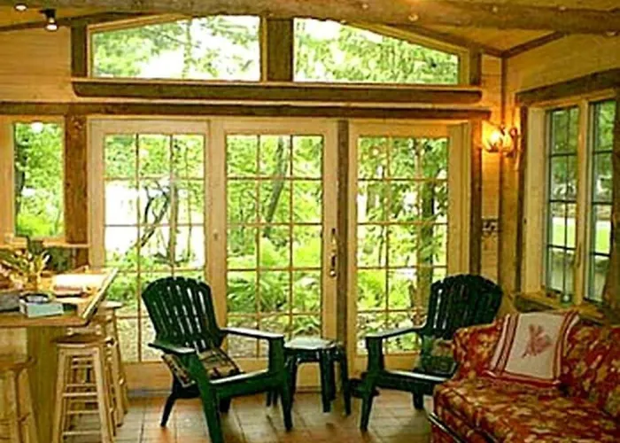 All Season Romantic One-Room Cabin On Moody Pond, In Upstate New York
