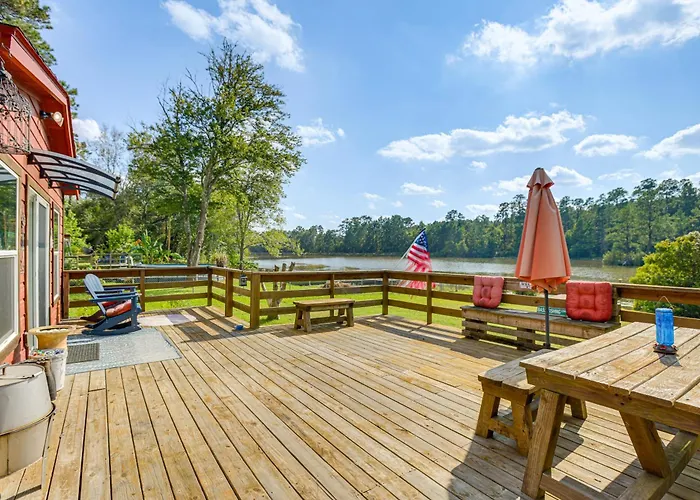 'Kokomo Kove' - Waterfront Country Texas Getaway