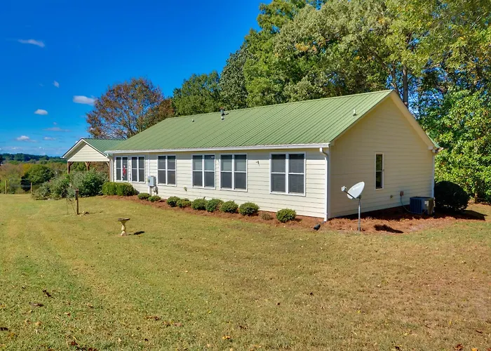 Peaceful & Convenient Country Retreat In Lexington