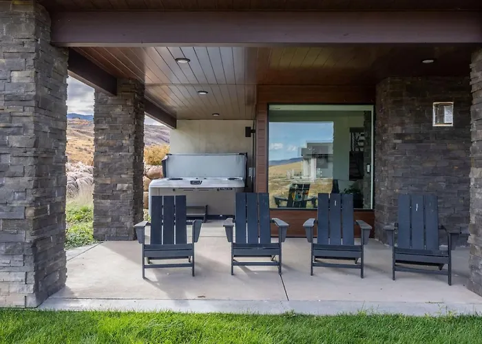 Luxury Lodge With Hot Tub, Theater And Pickleball Court