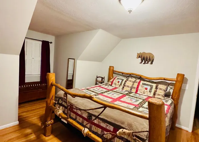 Eagle Mountain River Retreat