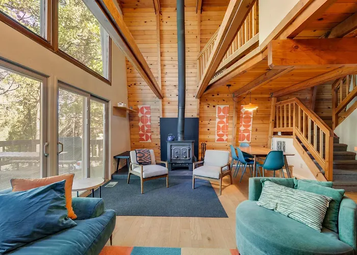 Charming Pinecrest Cabin W/ Private Deck
