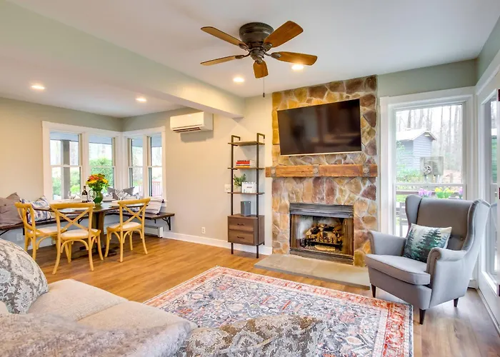 Modern Nellysford Getaway On 40 Private Acres!