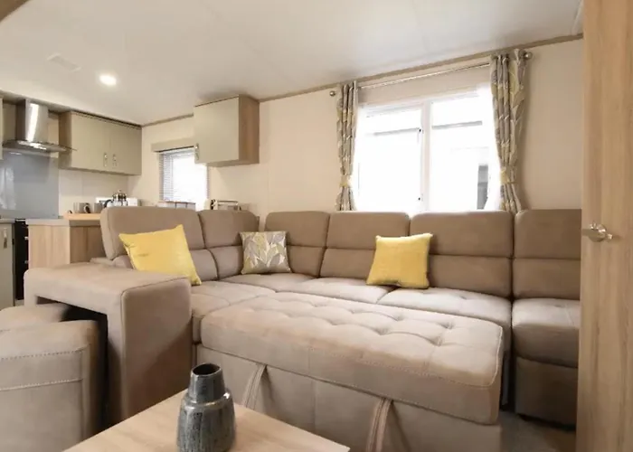 Coopers Beach 3-Bed Caravan Sleeps 8 & Pets Ok