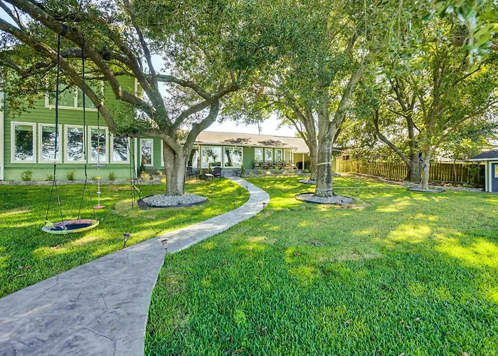 Lakefront Livingston Vacation Rental W/ Boat Dock!