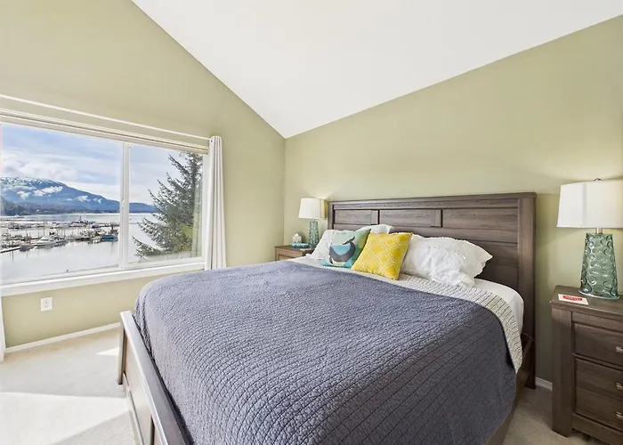 Family Getaway In Juneau, Alaska Unforgettable Ocean And Mountain Views