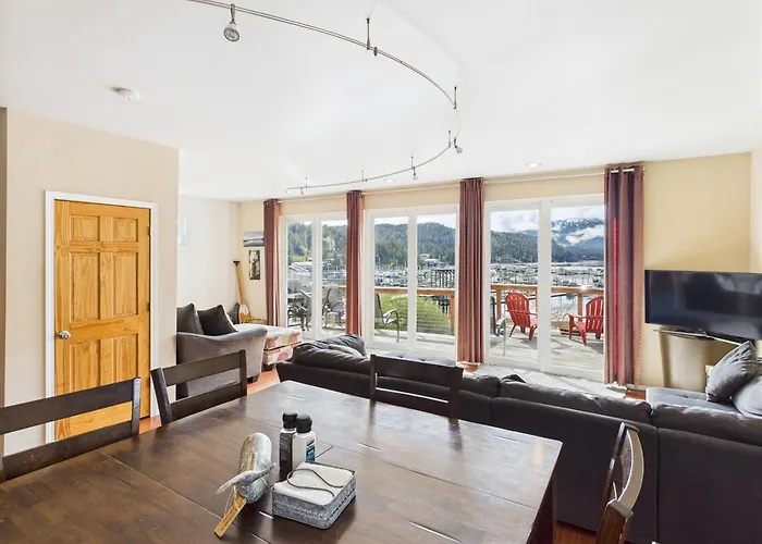 Family Getaway In Juneau, Alaska Unforgettable Ocean And Mountain Views