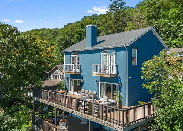 Lakeview Villa With Private Hot Tub, Firepit & Breathtaking Cliff Views